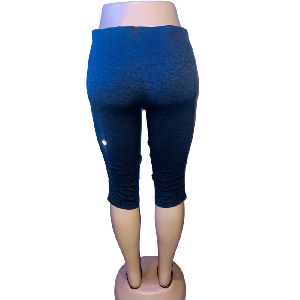 lululemon athletica Deep Blue Scrunch Capri Leggings - Picture 2 of 3